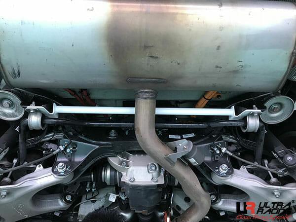 Ultra Racing - 2pt Rear Lower Brace - 2014-2018 BMW X5 (F15) / 2015-2019 BMW X6 (F16) - URTW-RL2-3410