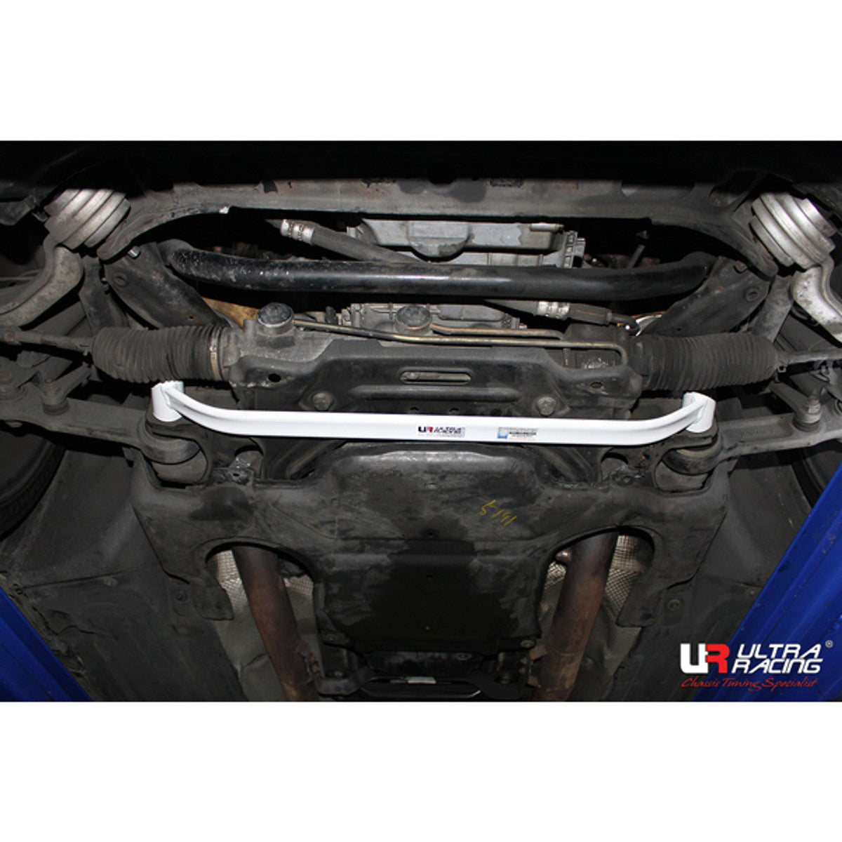 Ultra Racing - 2pt Front Lower Brace - MERCEDES-BENZ E-CLASS (W211) 2003-2009 - UR-LA2-1483
