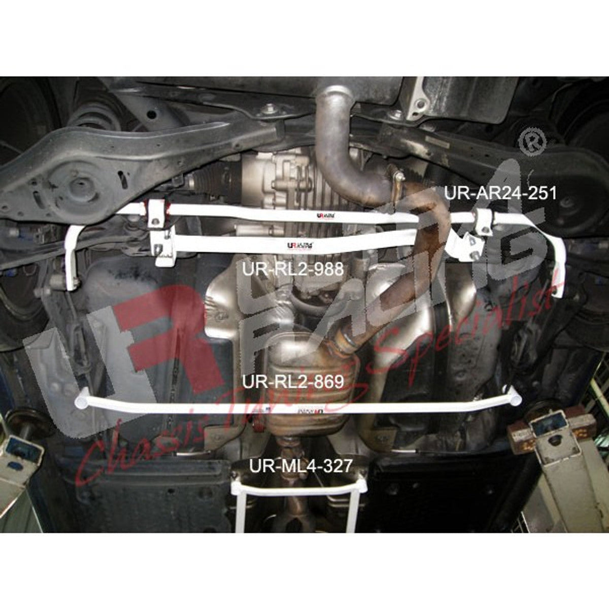 Ultra Racing - 2pt Rear Lower Brace - VOLKSWAGEN VW GOLF R32 (MK5) 2006-2008 - UR-RL2-988