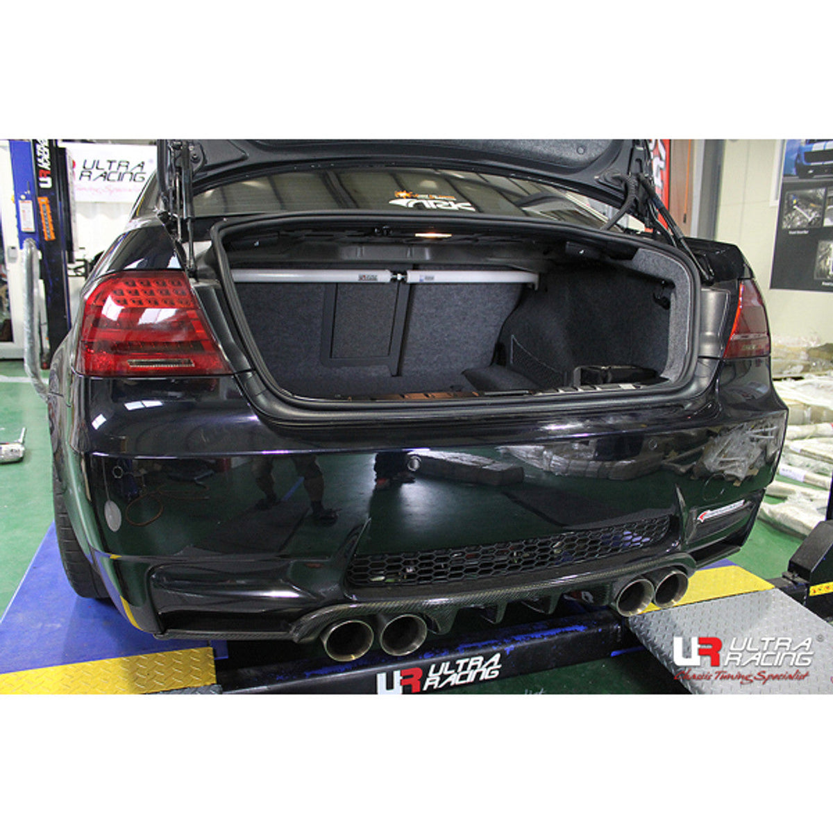 Ultra Racing - 2pt Rear Strut Brace - BMW 3 SERIES M3 (E92 COUPE) 2006-2013 - UR-RE2-2758A