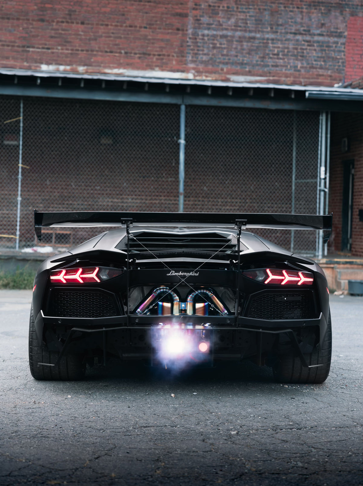 CHASIS MOUNTED CARBON APR SPOILER AND DIFFUSER - AVENTADOR
